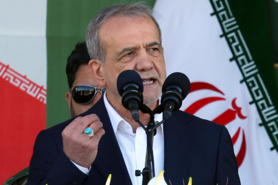 Pezeşkiyan: "Çocukları hedef almak insanlık suçudur, boyun eğmeyeceğiz"