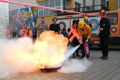 Engelsiz yaşam okulu’nda deprem alarmı! Öğrenciler ‘Çök-Kapan-Tutun’ dedi