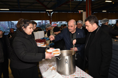 Hamitler’de dev gönül sofrası: Başkan Erkan Aydın vatandaşla iftarda buluştu!