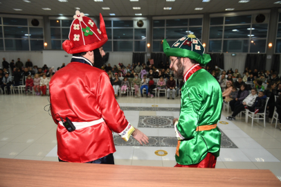 Osmangazi’de gelenek yaşıyor: Hacivat ve Karagöz mahallelere konuk oldu