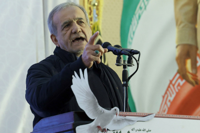 Pezeşkiyan’dan net mesaj: Onurumuzdan taviz vermeyiz, barış için muhatap belli!