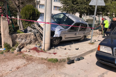 Bursa'da el freni çekilmeyen otomobil can aldı!