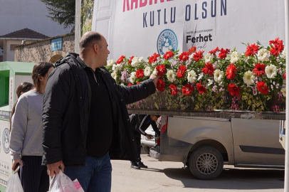 Kestel’de billboardlar çiçek açtı: Başkan Ferhat Erol’dan kadınlara ‘Sürpriz’ jest!