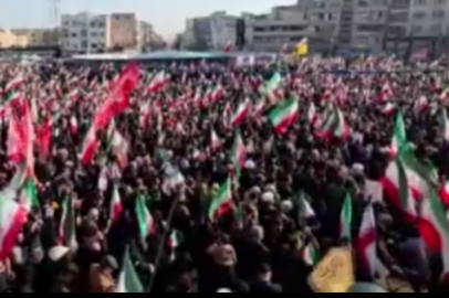 Tahran’da on binler Mücteba Hamaney’e destek için meydanlara çıktı