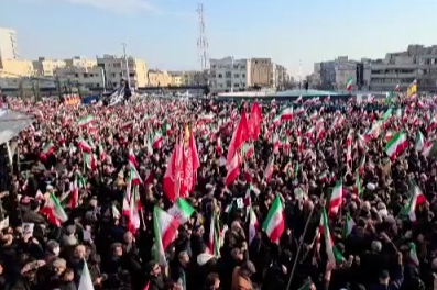 Tahran’da on binlerce kişi yeni dini lider Mücteba Hamaney’e destek için meydanlarda