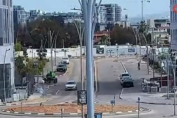 İran'ın İsrail'in merkezine saldırı anı görüntülendi