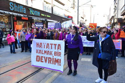 Üç ilçeden tek ses: Osmangazi, Nilüfer ve Büyükşehir kadınları hakları için yürüdü