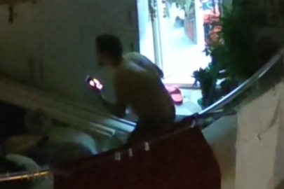 Adana’da genç kolonya şişesiyle balkona çıkarak evi yakmakla tehdit etti: Polis ve itfaiye 4 saat boyunca ikna çalışması yaptı