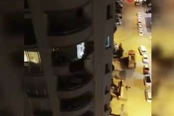 Adana’da bir genç elindeki kolonya şişesiyle dehşet saçtı: "Kendimi ve evi yakacağım"