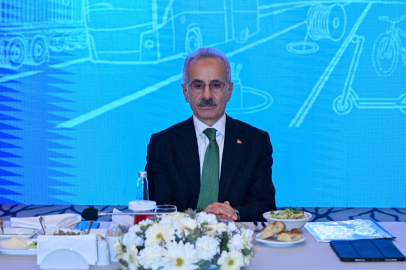 Savaş havayı ve denizi vurdu: Türk gemileri mahsur kaldı