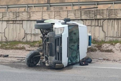 Bursa-Ankara karayolunda minibüs takla attı: Sürücü yaralı!