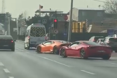 Bursa’da lüks otomobil terörü: Kural tanımayıp kırmızı ışıkta geçtiler!