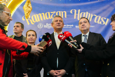 Özgür Özel iftar programında konuştu: “Ferdi Zeyrek ve Gülşah Durbay’ı unutmayacağız”