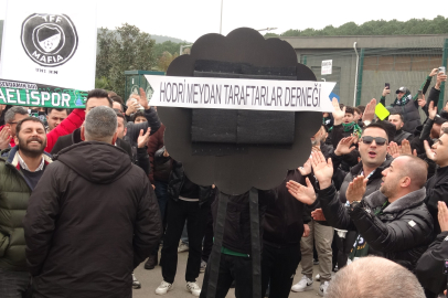 Riva’da Kocaelispor isyanı! TFF binasına siyah çelenk bırakıldı