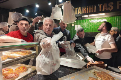 Abdal’da Tahinli Pide Eşliğinde Sahur: Başkan Bozbey Vatandaşla Sofrada Buluştu