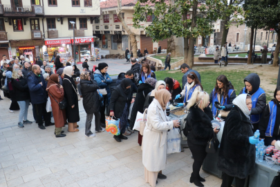YASAV’dan Ulucami bahçesinde Ramazan iftarı