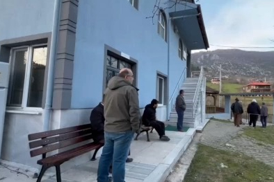 İmamın cemaate telefon tepkisi