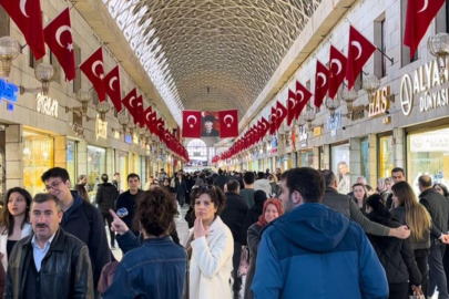 Kapalı Çarşı’da insan seli!