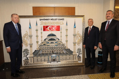 El emeği dev eser Cumhurbaşkanı Erdoğan’a takdim edildi