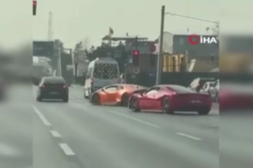 Lamborghini ve Ferrari ile şov yaparken yakalandılar: Bursa Emniyeti affetmedi!