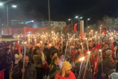 Meşaleler Çanakkale şehitleri için yandı