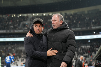 Sergen Yalçın, Emre Belözoğlu’na karşı ilk galibiyetini aldı