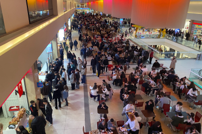 Bursa’da bayramda AVM yoğunluğu: Yağışlı hava vatandaşı kapalı alanlara yöneltti