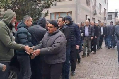 İznik Boyalıca’da asırlık gelenek bozulmadı: Bayram namazı sonrası dev saf!