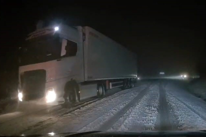 Sürücülerin zor anları! İnegöl’de kar yağışı trafiği felç etti