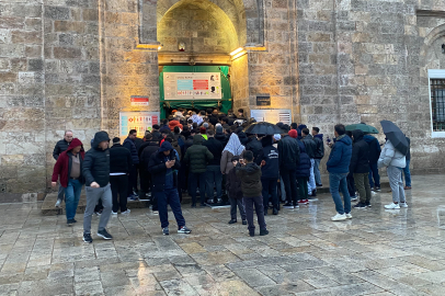 Ulu Cami’de bayram yoğunluğu: Cemaat avluya taştı