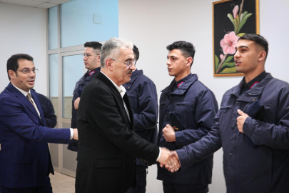 Vali Erol Ayyıldız’dan Mehmetçiğe bayram morali!