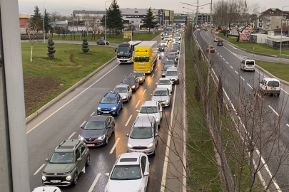İnegöl geçişinde bayram 'Düğümü': Bursa-Ankara yolunda kilometrelerce kuyruk!