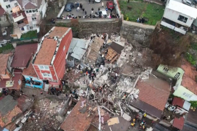 İstanbul'da 2 gecekondu çöktü!