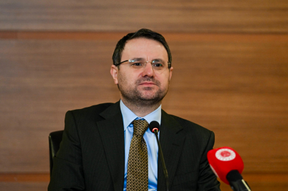 Bakan Gürlek, Özgür Özel ve Murat Emir’den kazandığı 150 bin TL tazminatı AFAD’a bağışladı