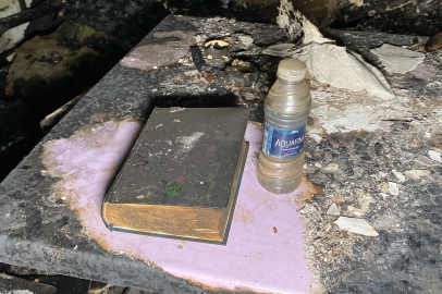 Küllerin arasındaki mucize! Her şey yandı, Kur’an-ı Kerim ve zemzem zarar görmedi