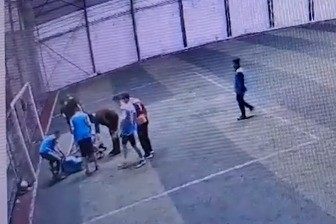 Halı sahada şok ölüm! Göğsüne gelen topla hayatını kaybetti