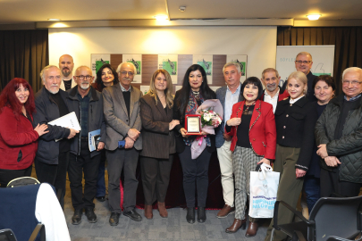 Dünya Şiir Onur Ödülü Nisa Leyla’ya verildi