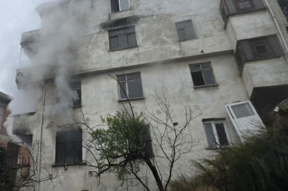 Mudanya'da apartman yangını: Mahalleli sokağa döküldü