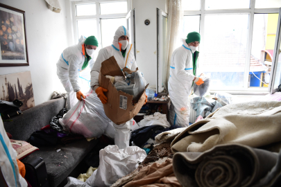 Osmangazi’de mahkeme kararıyla girilen evden tam 4 kamyon çöp çıktı!