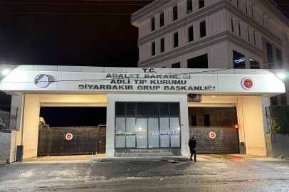 Eşi ile uygunsuz şekilde yakaladığı adama kurşun yağdırdı