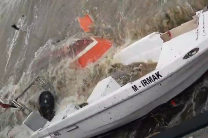 Gemlik ve Kumla’da lodos dehşeti: Tekneler battı, sahil savaş alanına döndü!