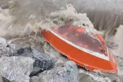 Gemlik’te lodos felaketi: Kumla sahilinde tekneler battı, büyük hasar var