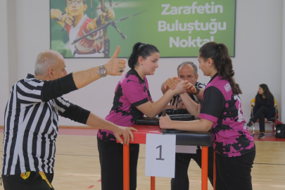 İnegöl’de Spor Festivali yeniden başladı: 147 öğrenci bilek güreşinde yarıştı