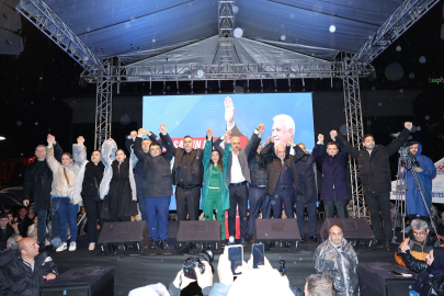 Bursa Büyükşehir önünde ikinci gün: "Mustafa Bozbey yalnız değildir"