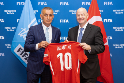 FIFA Başkanı’ndan Türkiye’ye övgü: "Ay-Yıldız bir kez daha parıldıyor!"