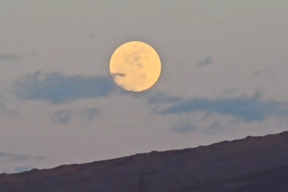 'Pembe Dolunay' Van’ı aydınlattı!