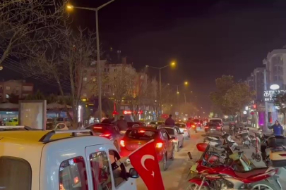 Tarihi gurur, muhteşem gece: Bursalılar Dünya Kupası biletini görkemli kutladı