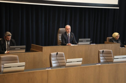 İnegöl Belediyesi’nin bir yıllık karnesi belli oldu: Faaliyet raporu kabul edildi!