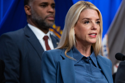 Trump, ABD Adalet Bakanı Bondi’nin istifa ettiğini açıkladı