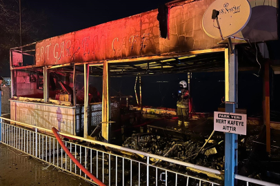 Gemlik’te korkutan gece: Kurşunlu sahili’nde kafe alevlere teslim oldu!